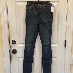 Hollister High rise, Super Skinny Jeans (Dark Blue) - Size 3L